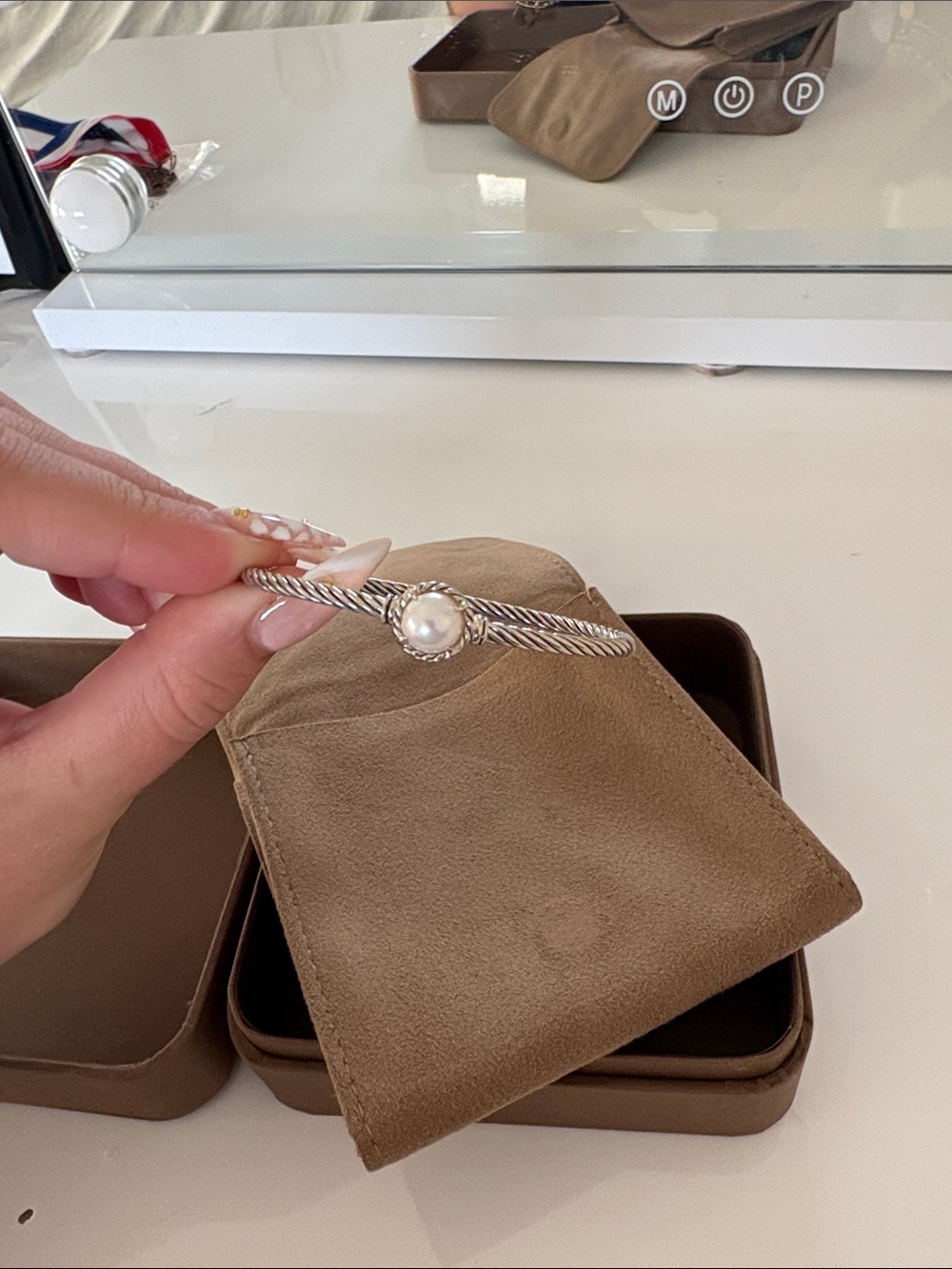 David Yurman Tan Suede Jewelry Pouch with silver Glasp Bracelet - Picture 3 of 4